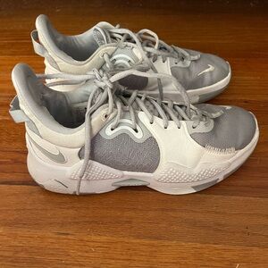 Women’s size 6.5 Nike Basketball Shoes
